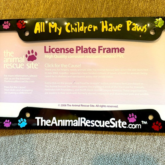Cute & Happy License Plate Holder For Animal Lovers! Brand New - Still In Wrap. - Picture 2 of 3